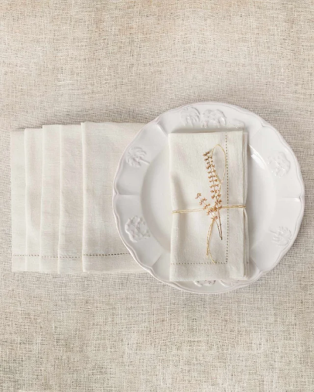 - Winter warm clothes for short-haired dogs Verandah Dinner Napkins (Set of 6) - Ivory
