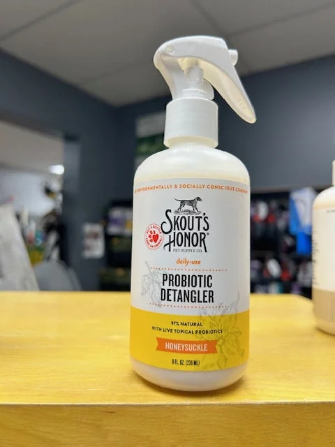 Skout's Honor Detangler, Honeysuckle 8oz